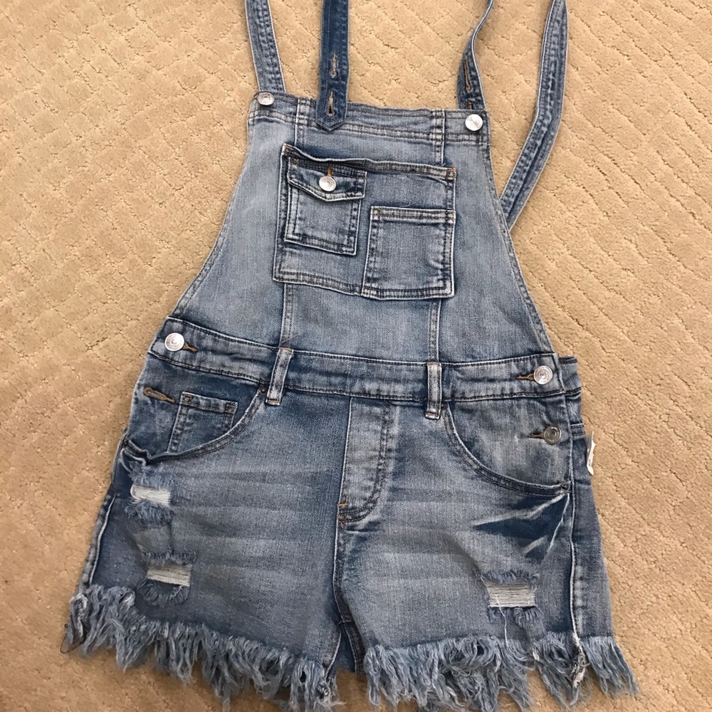 NWT denim short overalls !!!